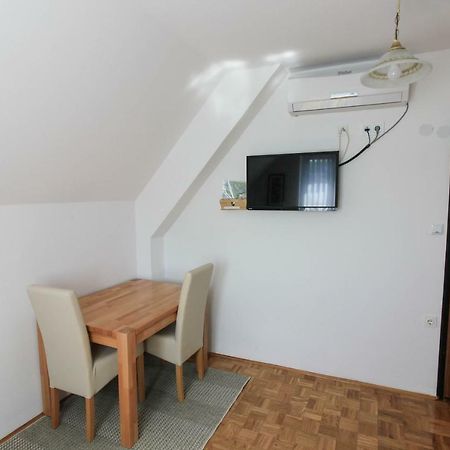 House Milan Hotel Rastovača Kültér fotó