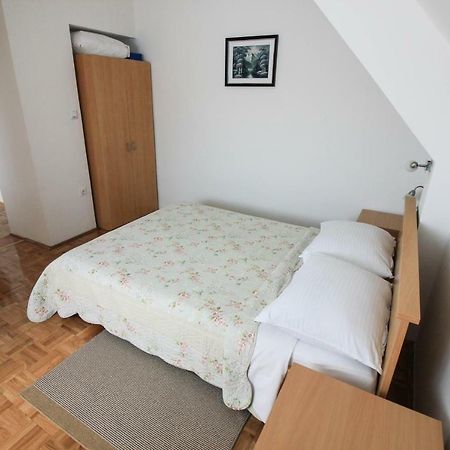 House Milan Hotel Rastovača Kültér fotó