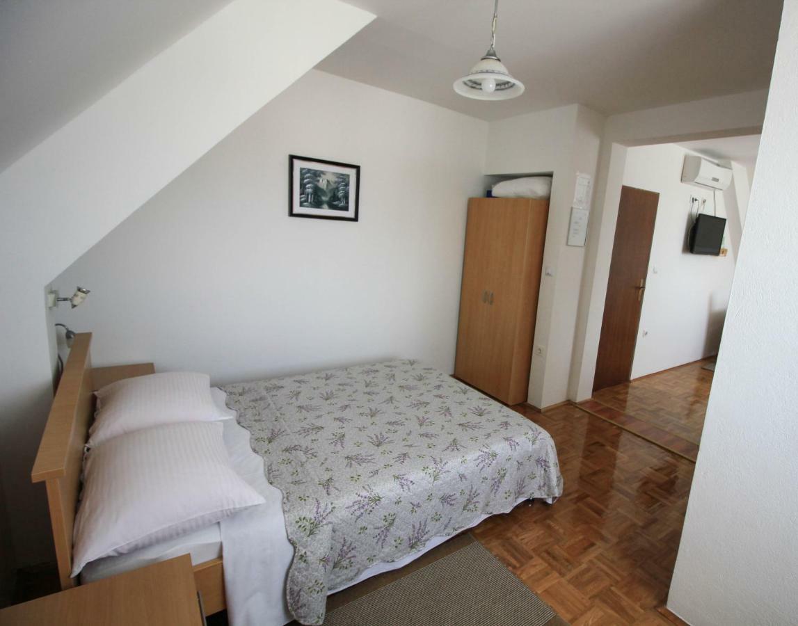 House Milan Hotel Rastovača Kültér fotó