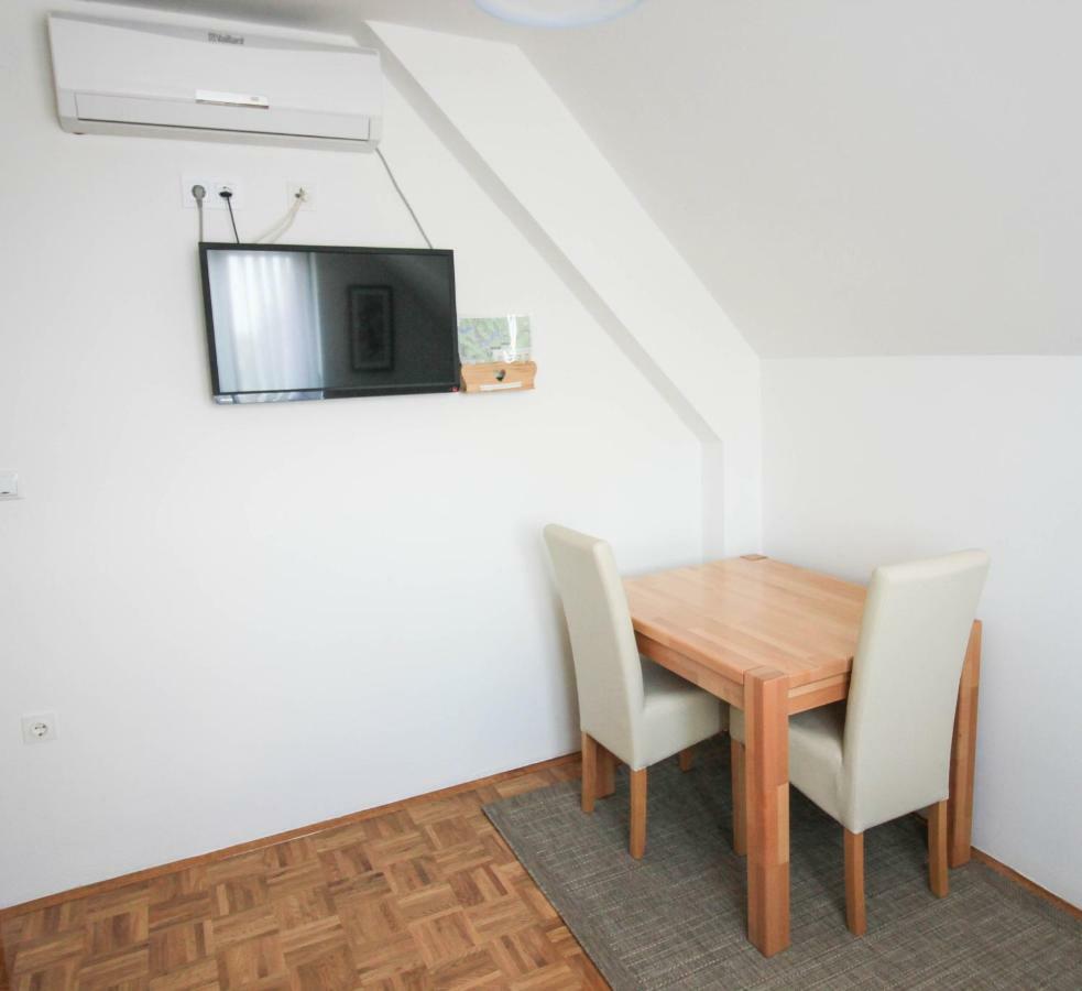 House Milan Hotel Rastovača Kültér fotó
