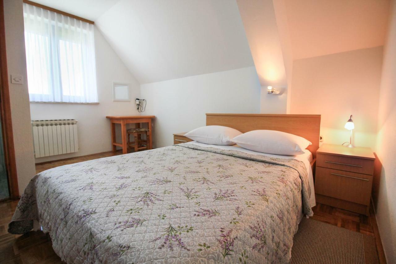 House Milan Hotel Rastovača Kültér fotó